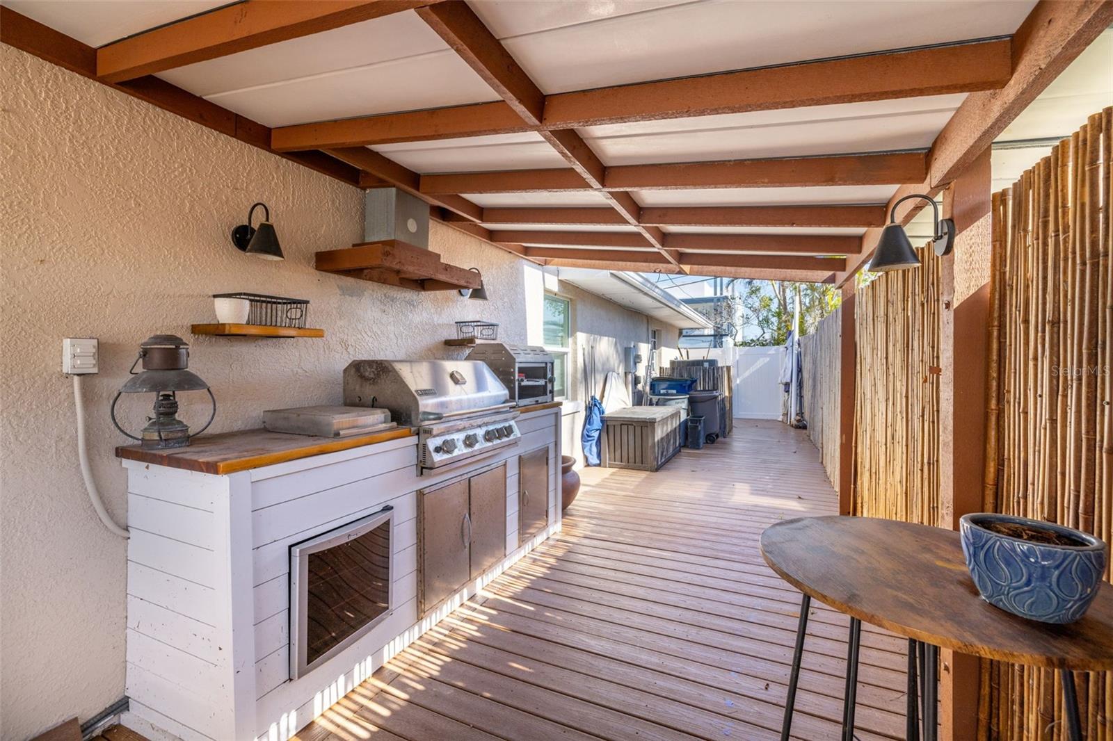 Outdoor kitchen area