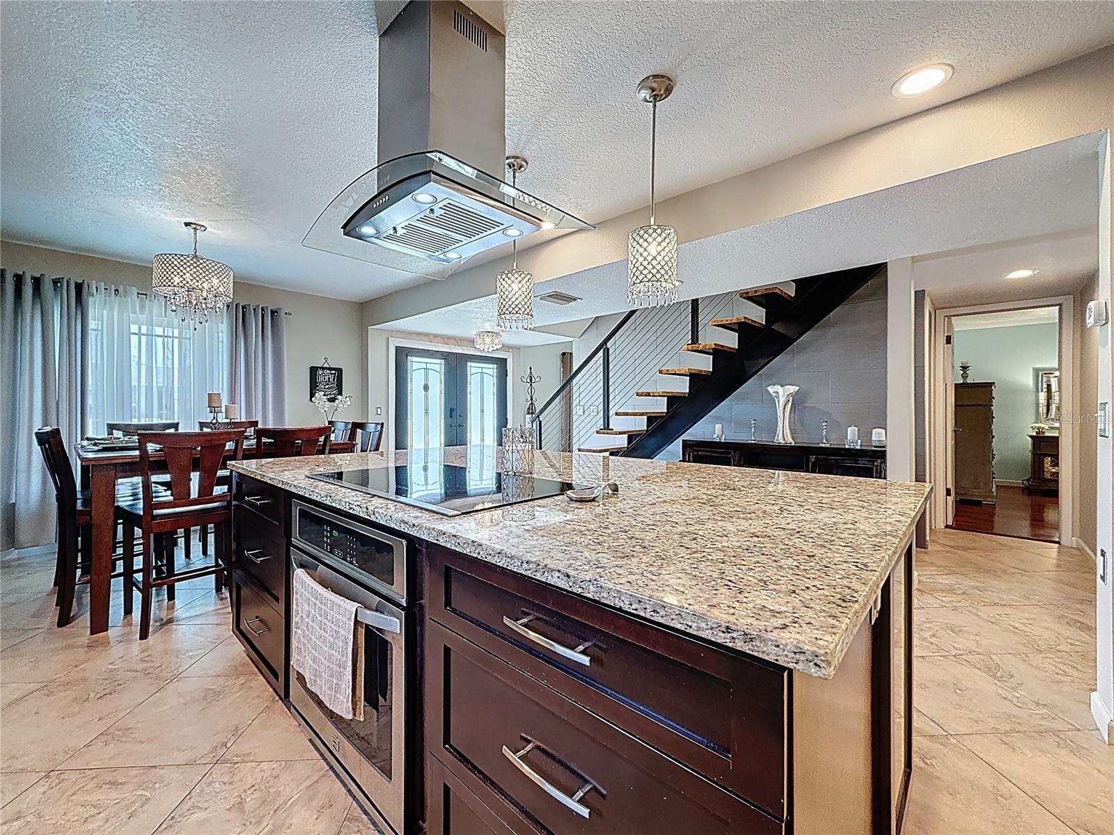 6X8 center island with oversized convection cooktop and extractor with lights