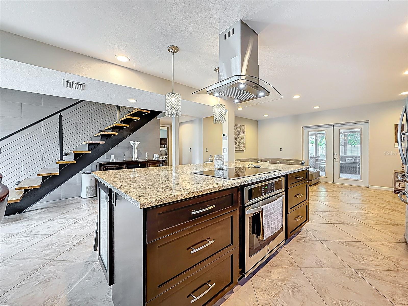 6X8 center island with oversized convection cooktop and extractor with lights