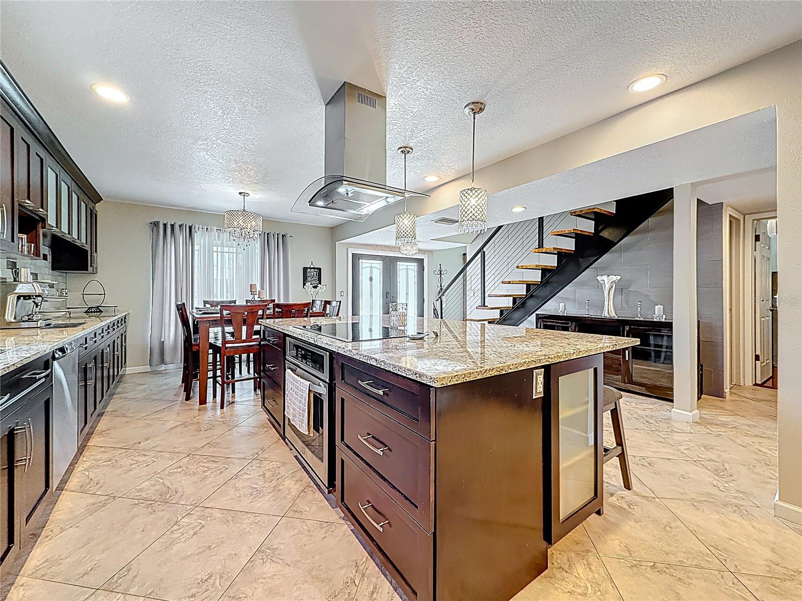 6X8 center island with oversized convection cooktop and extractor with lights