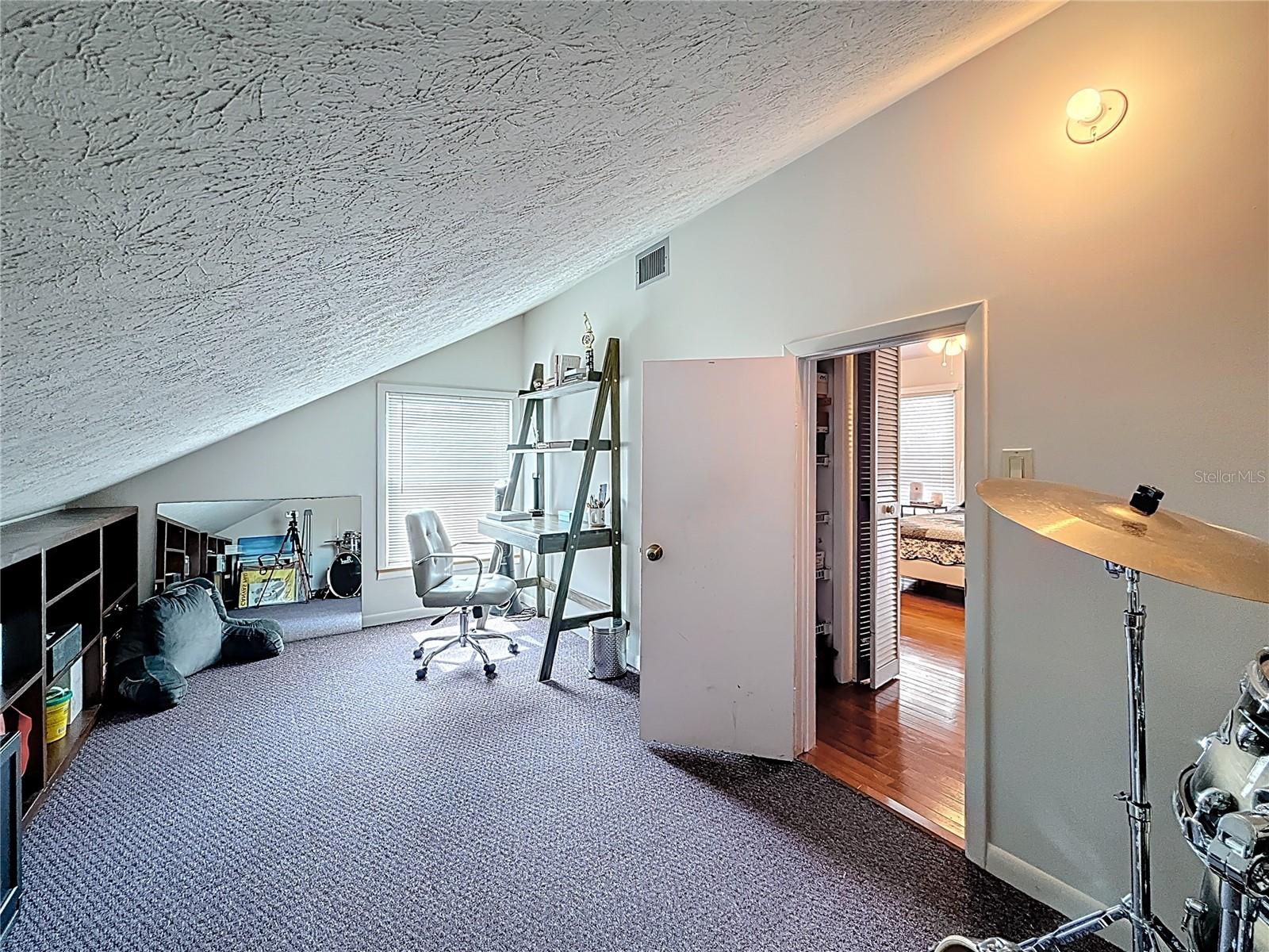 Second flex room