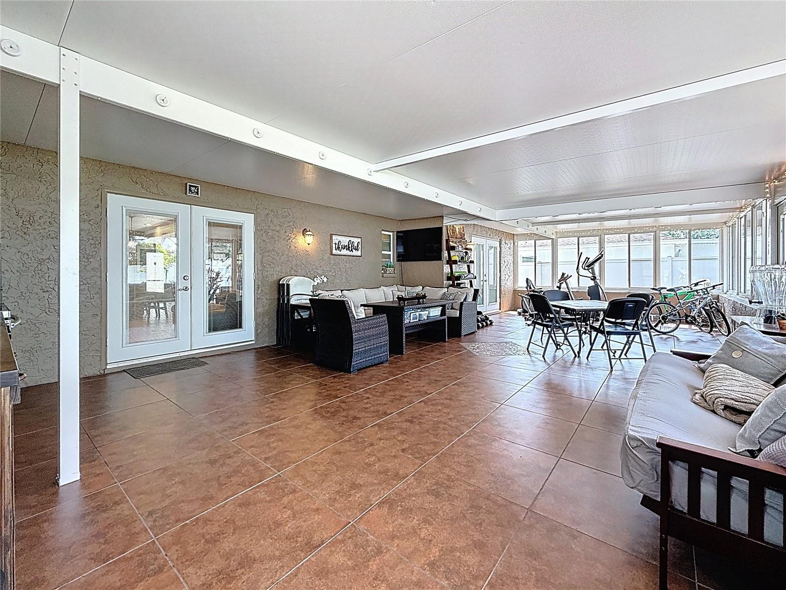 800 SF entertainment room with appliances