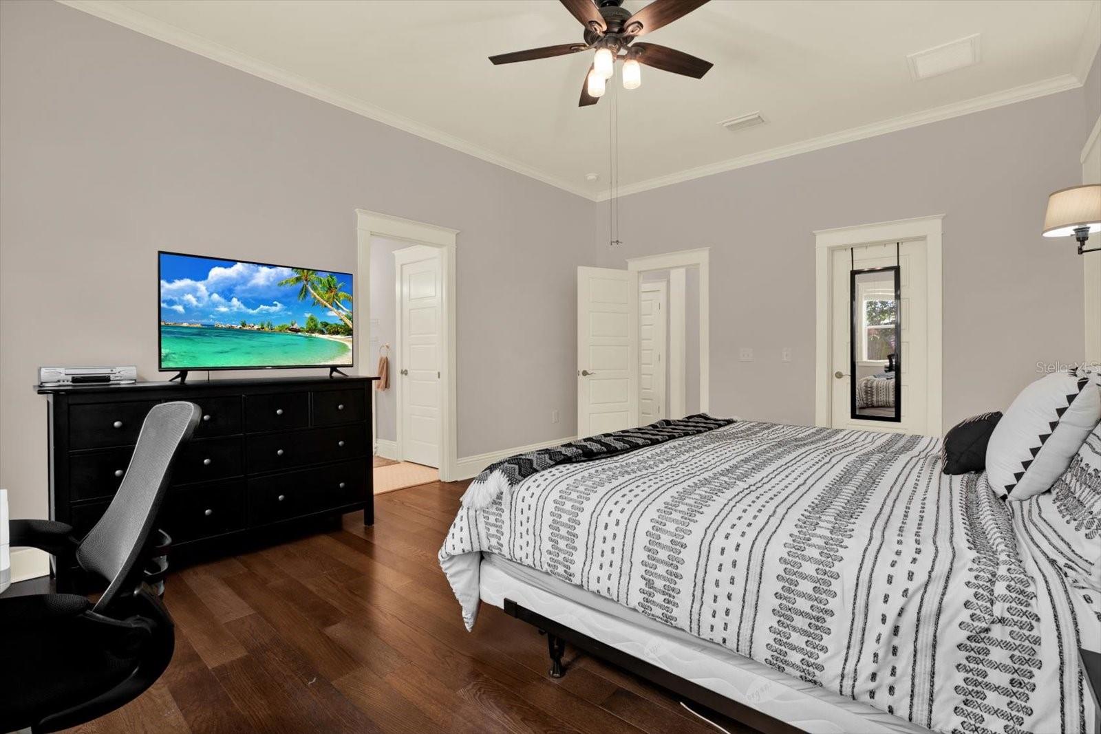 Walk-in Closet