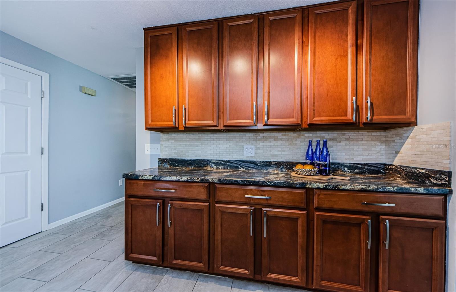 Serving Station with lots of Storage