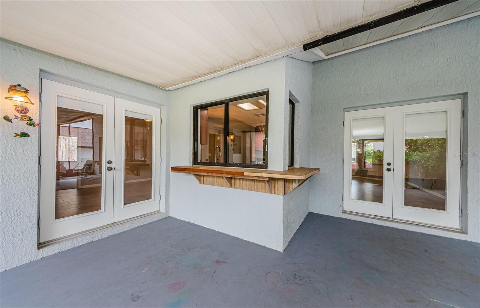 Pass Through to Kitchen