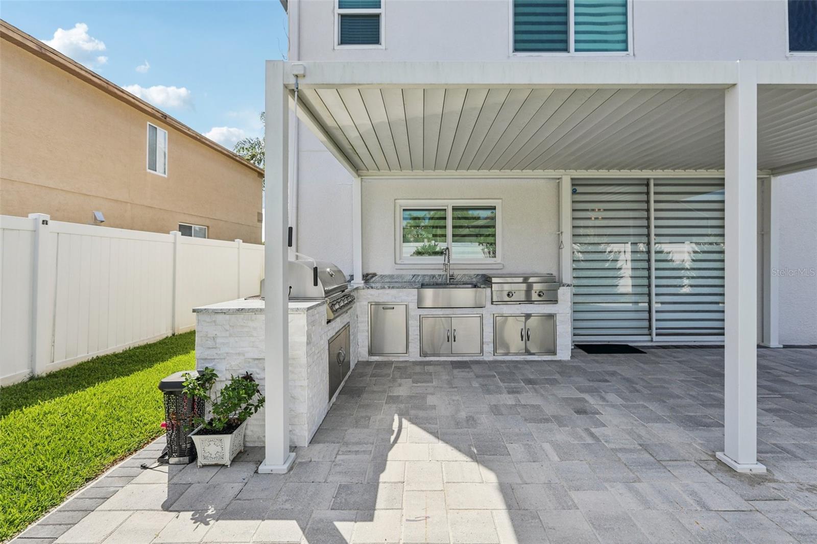Outdoor Kitchen