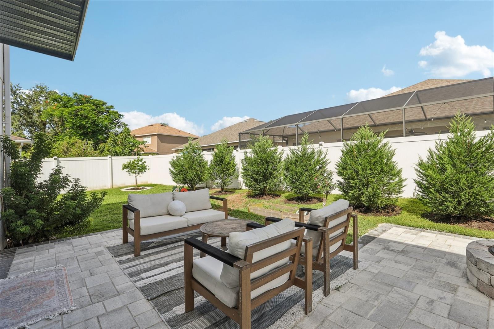 Outdoor Patio - Fenced Backyard