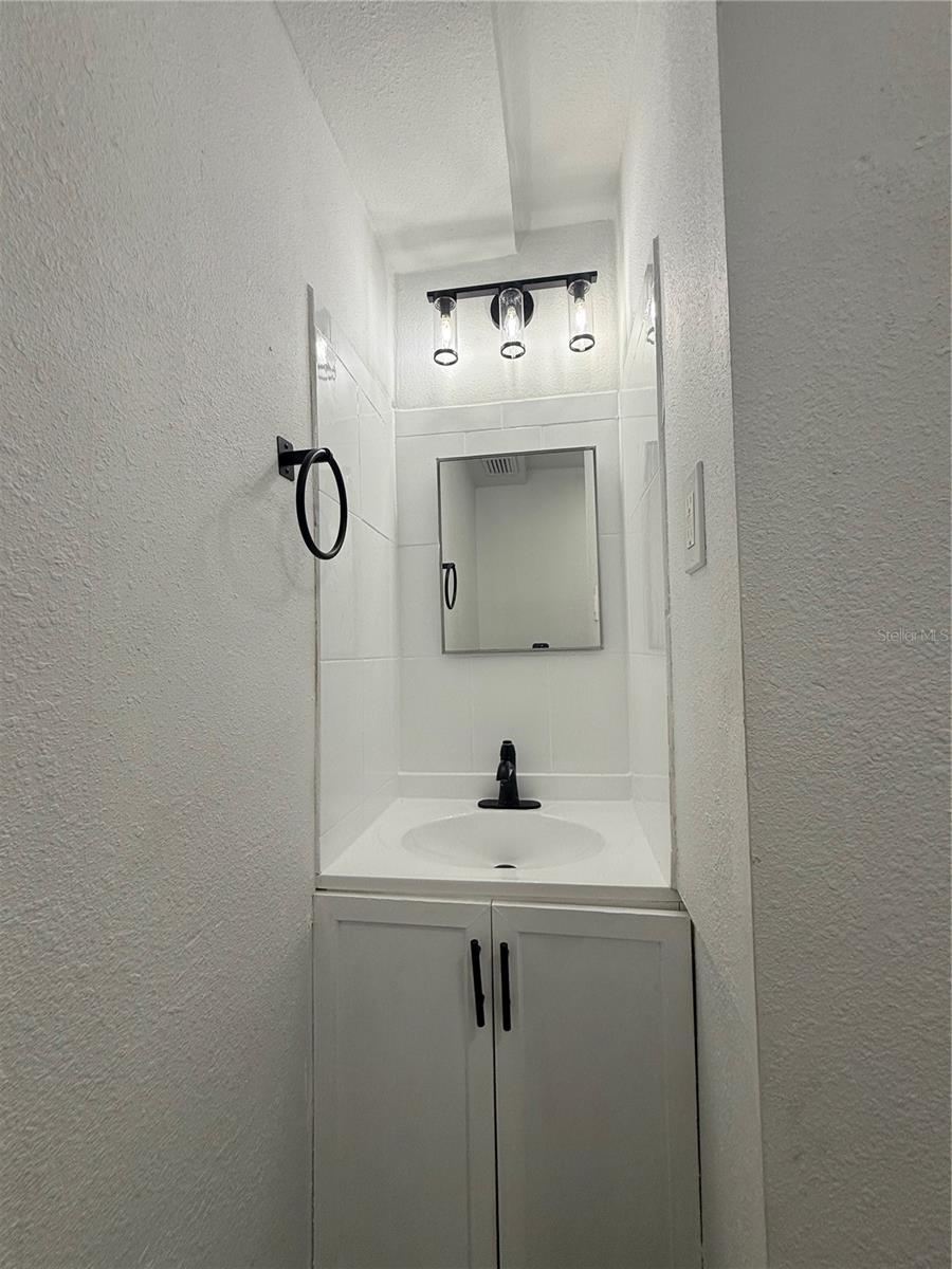 Primary Bedroom en-suite Toilet