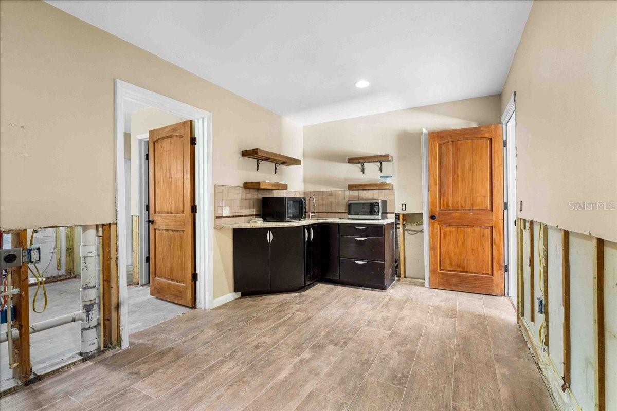 Kitchenette and living area and w/d hookup in the in-law suite