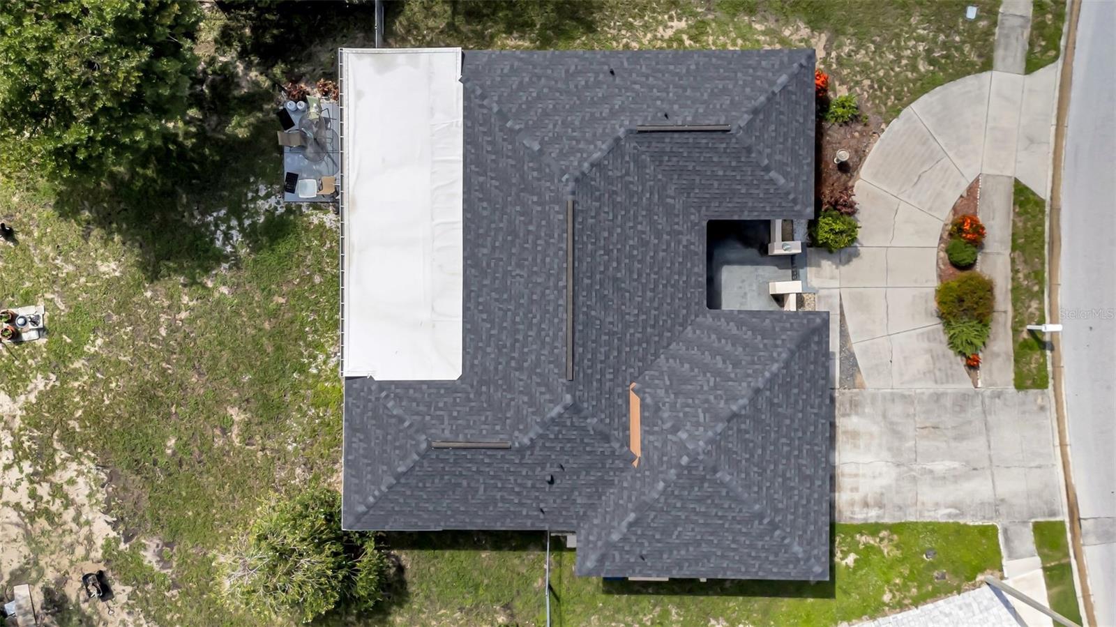 Check out this roof and circular driveway!