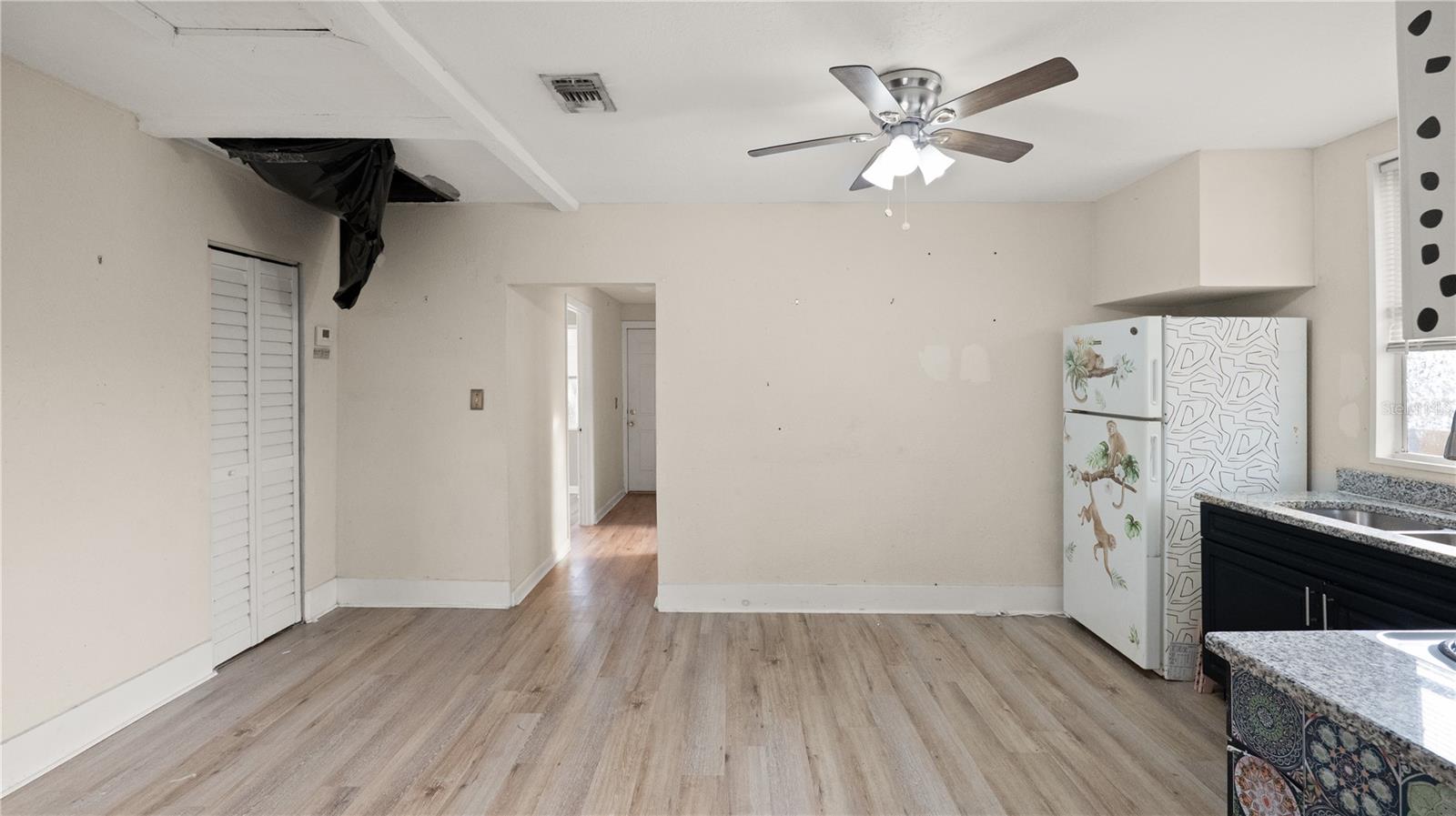 Kitchen dining area