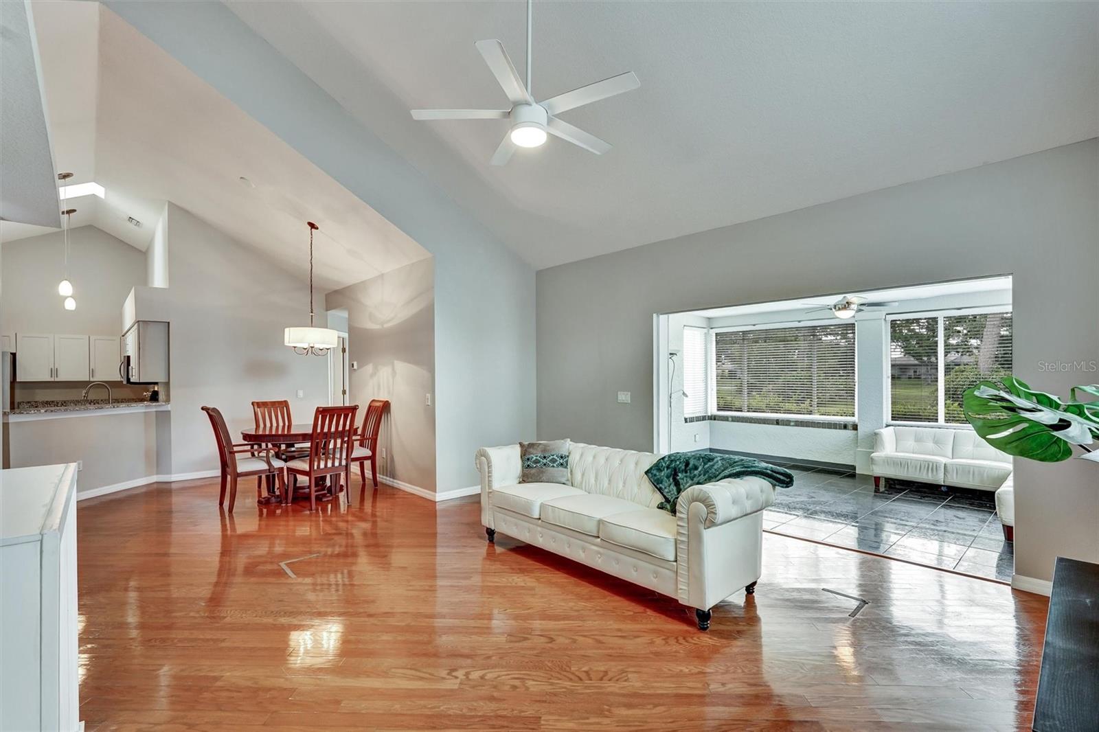 Living/Dinning Room Comdo