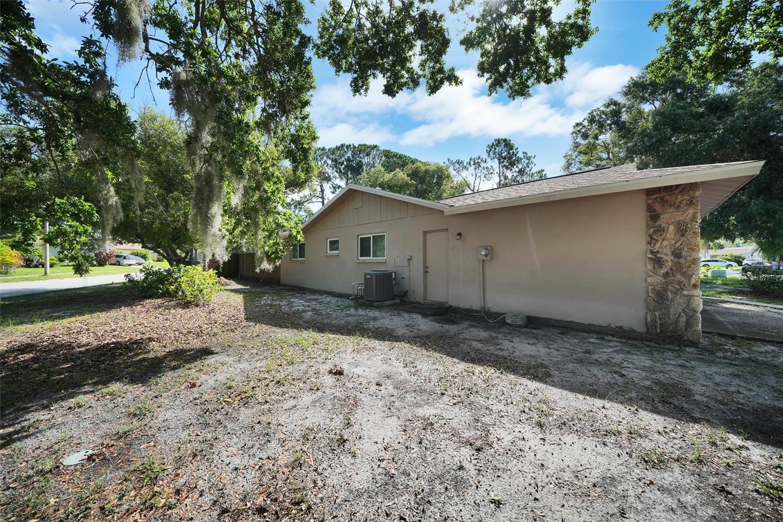 SIDE YARD