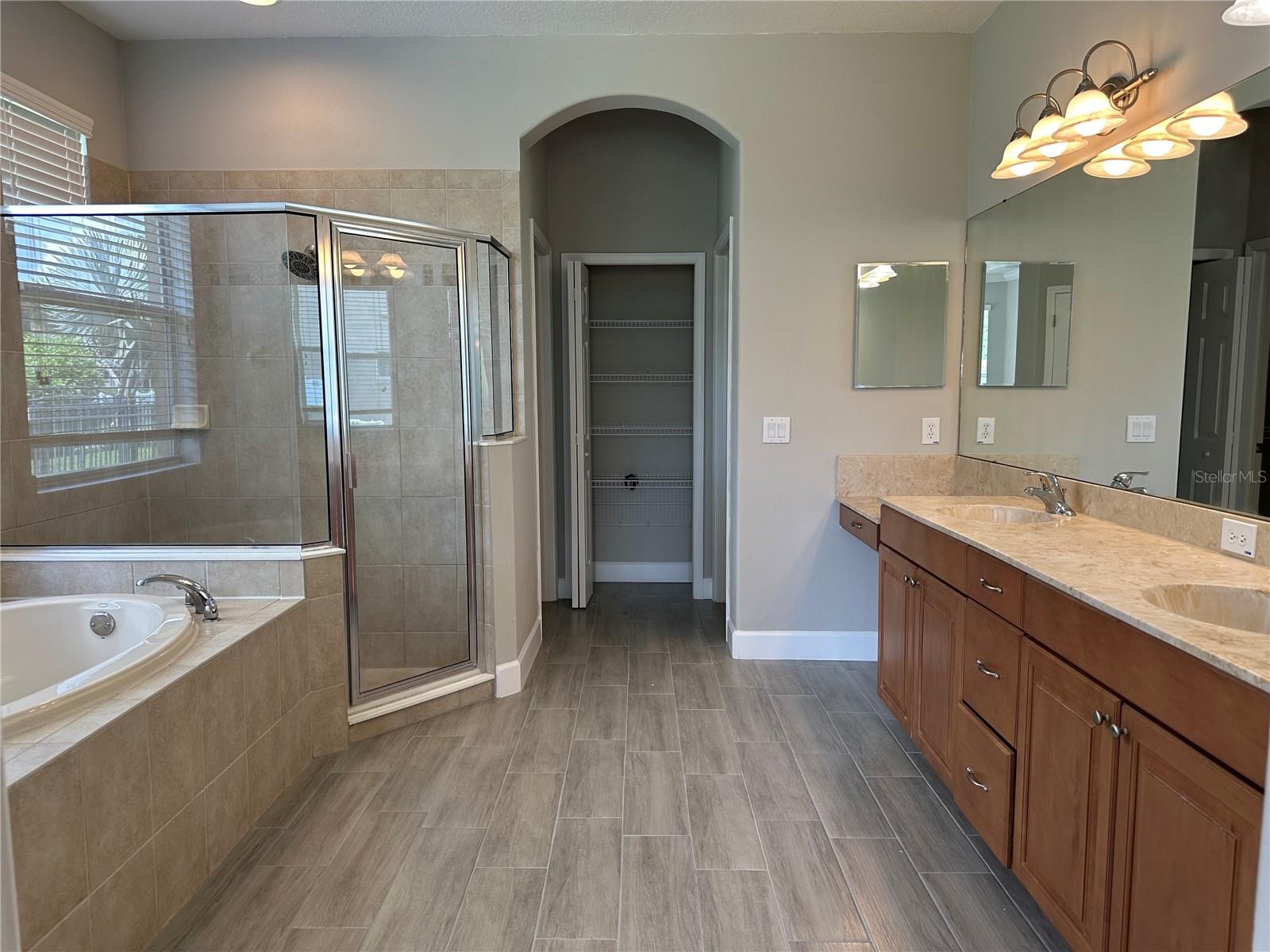 GARDEN TUB AND SEPARATED SHOWER