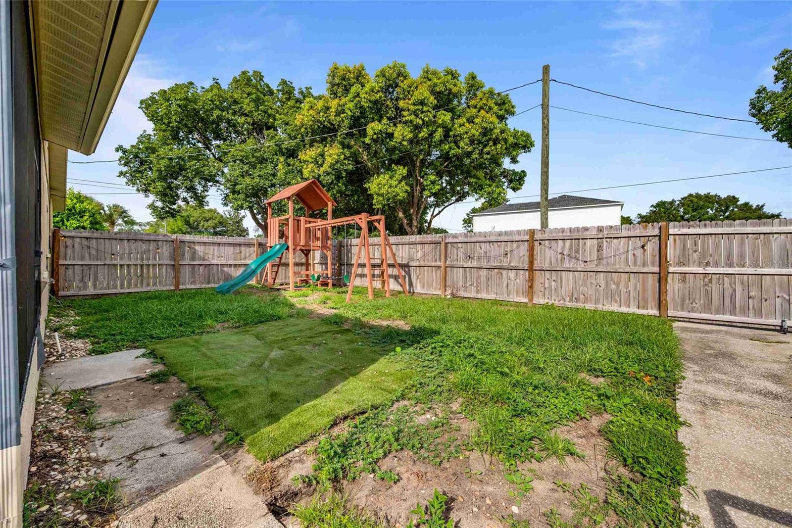 Large Fenced Yard (sorry ~ playhouse goes with owners child)