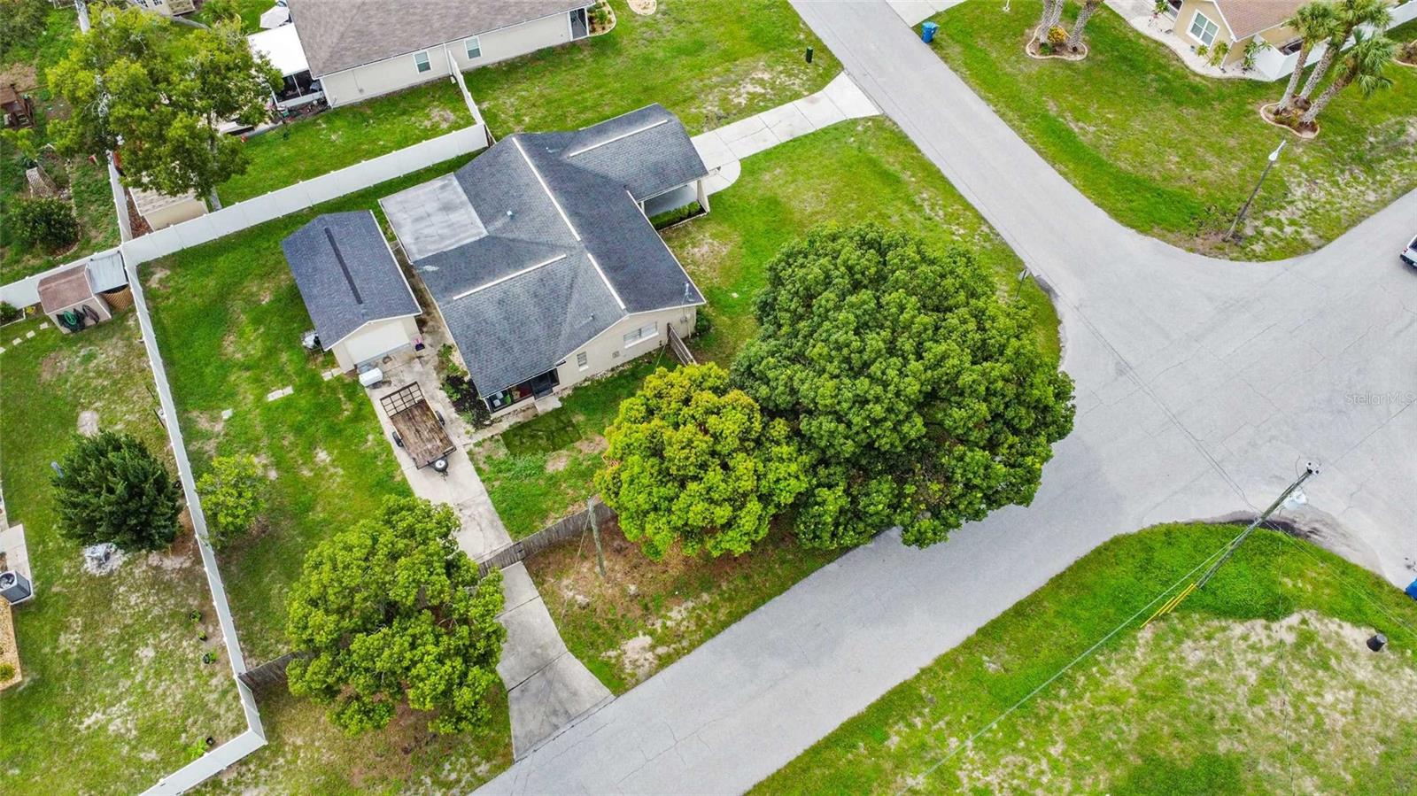 Fenced side & back yard
