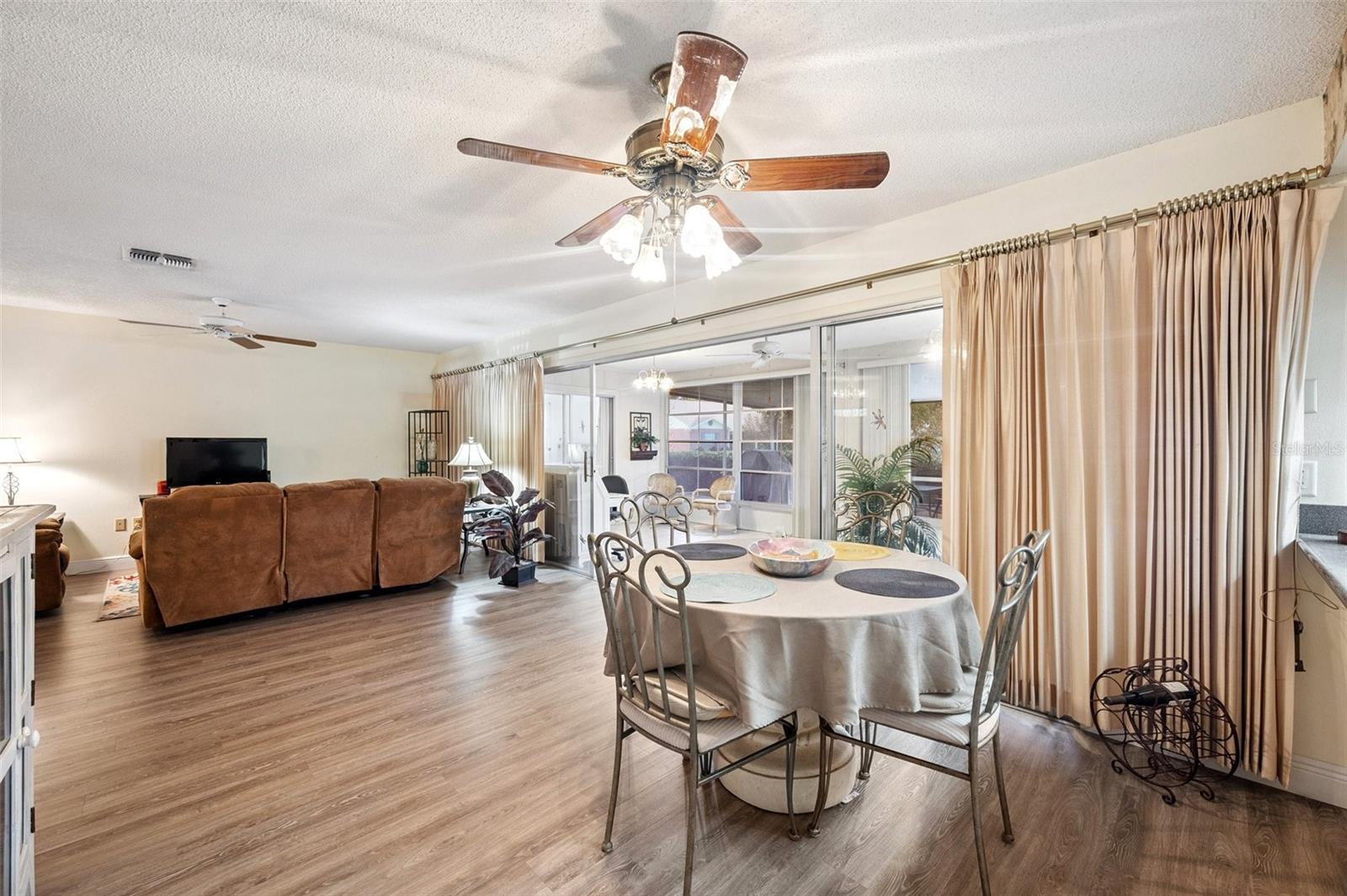 Shows the size of the living room/dining room