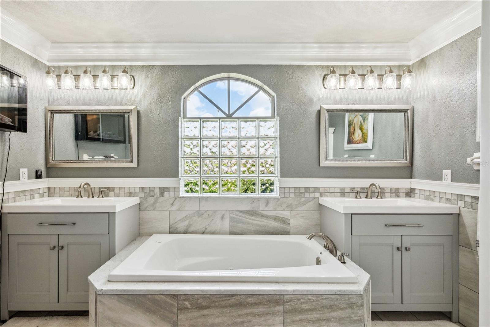 Owners Suite- Dual Sinks
