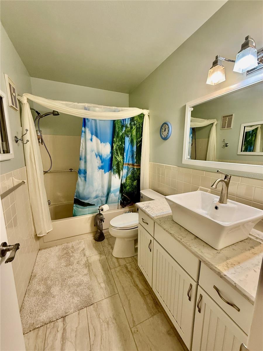 Guest & 2nd bedroom's bathroom