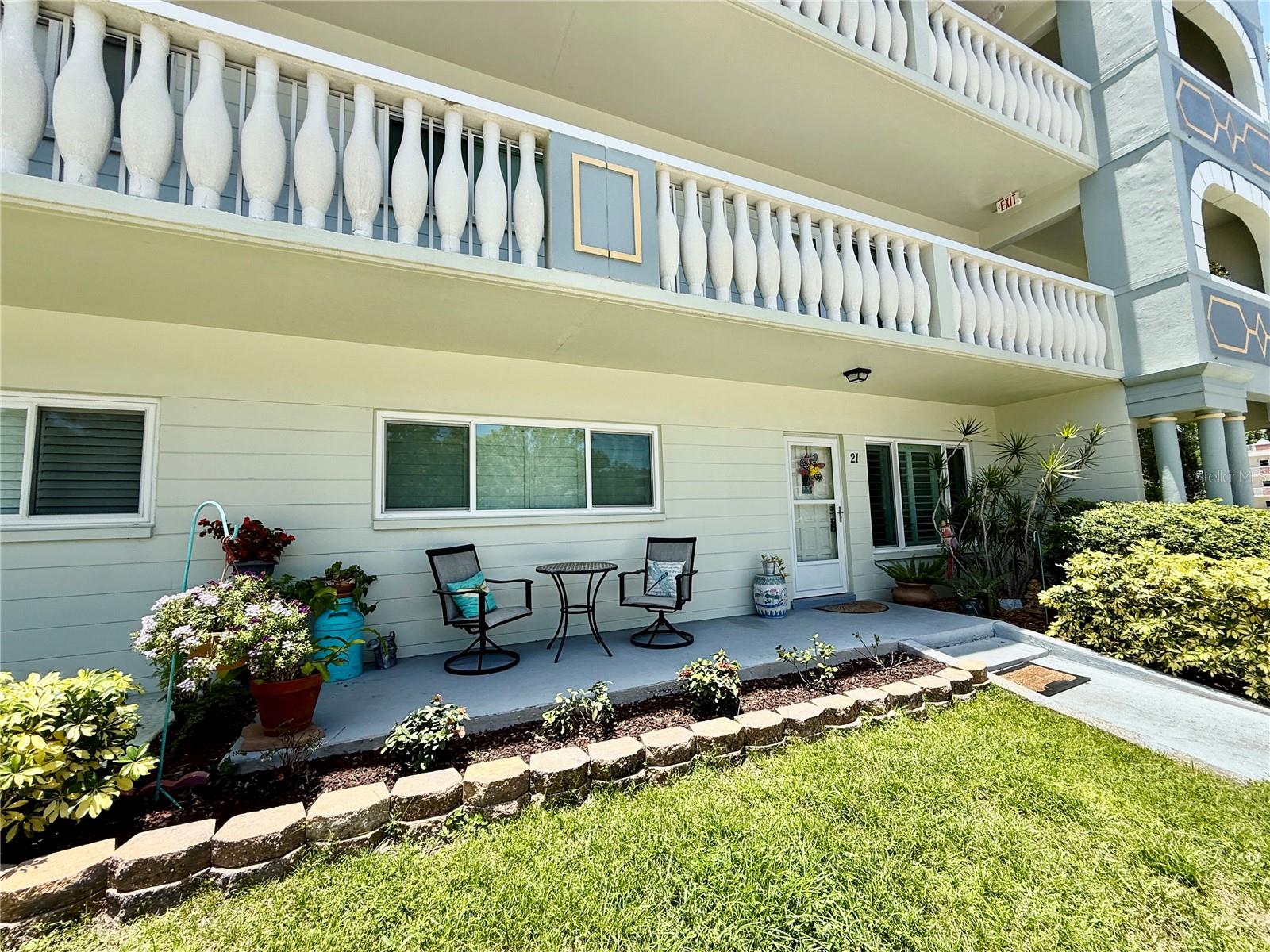 front porch with table & chairs