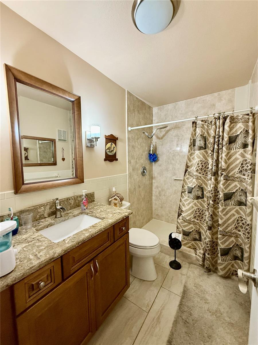 bathroom in main suite