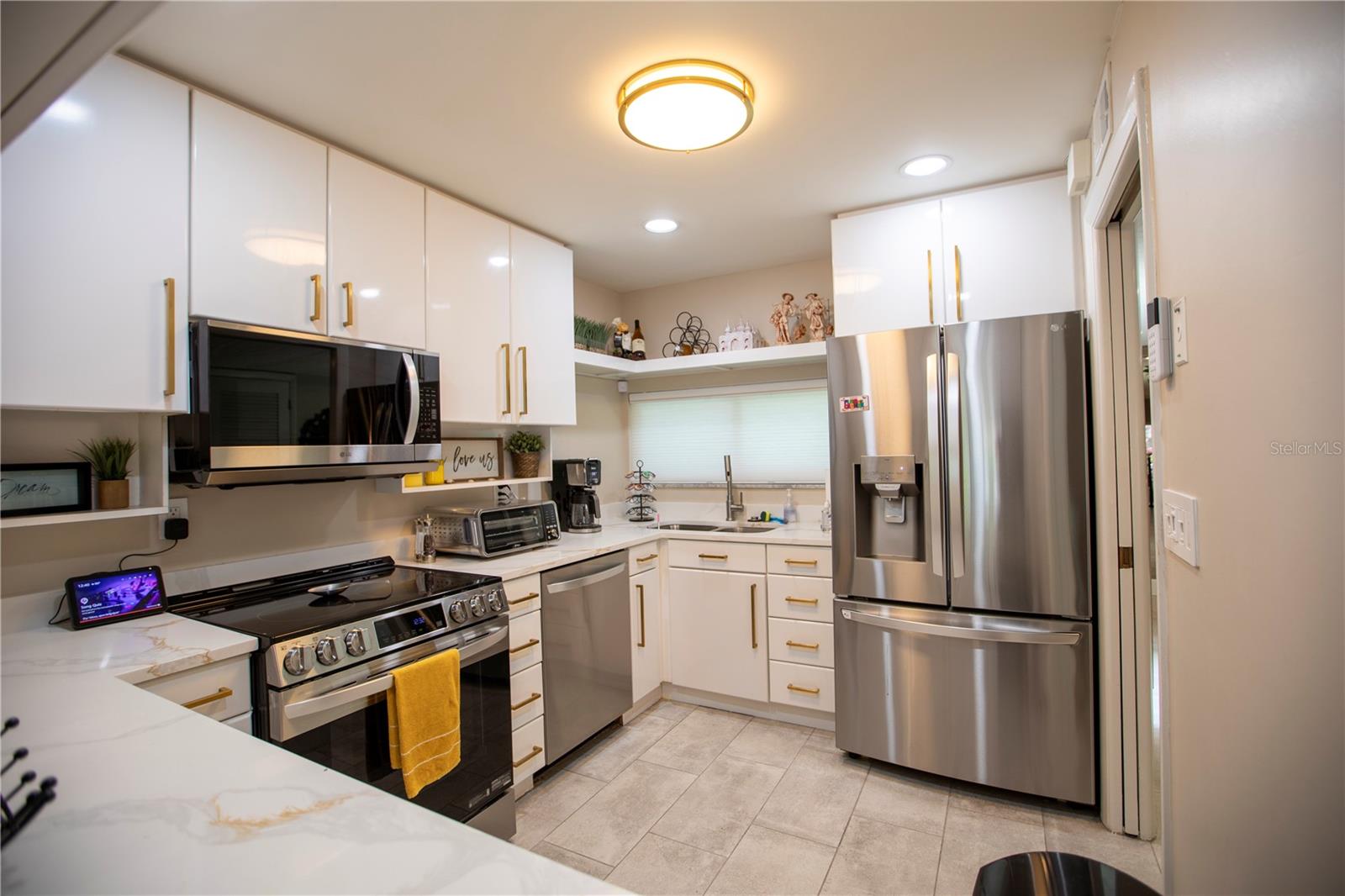 Kitchen w/ new appliances