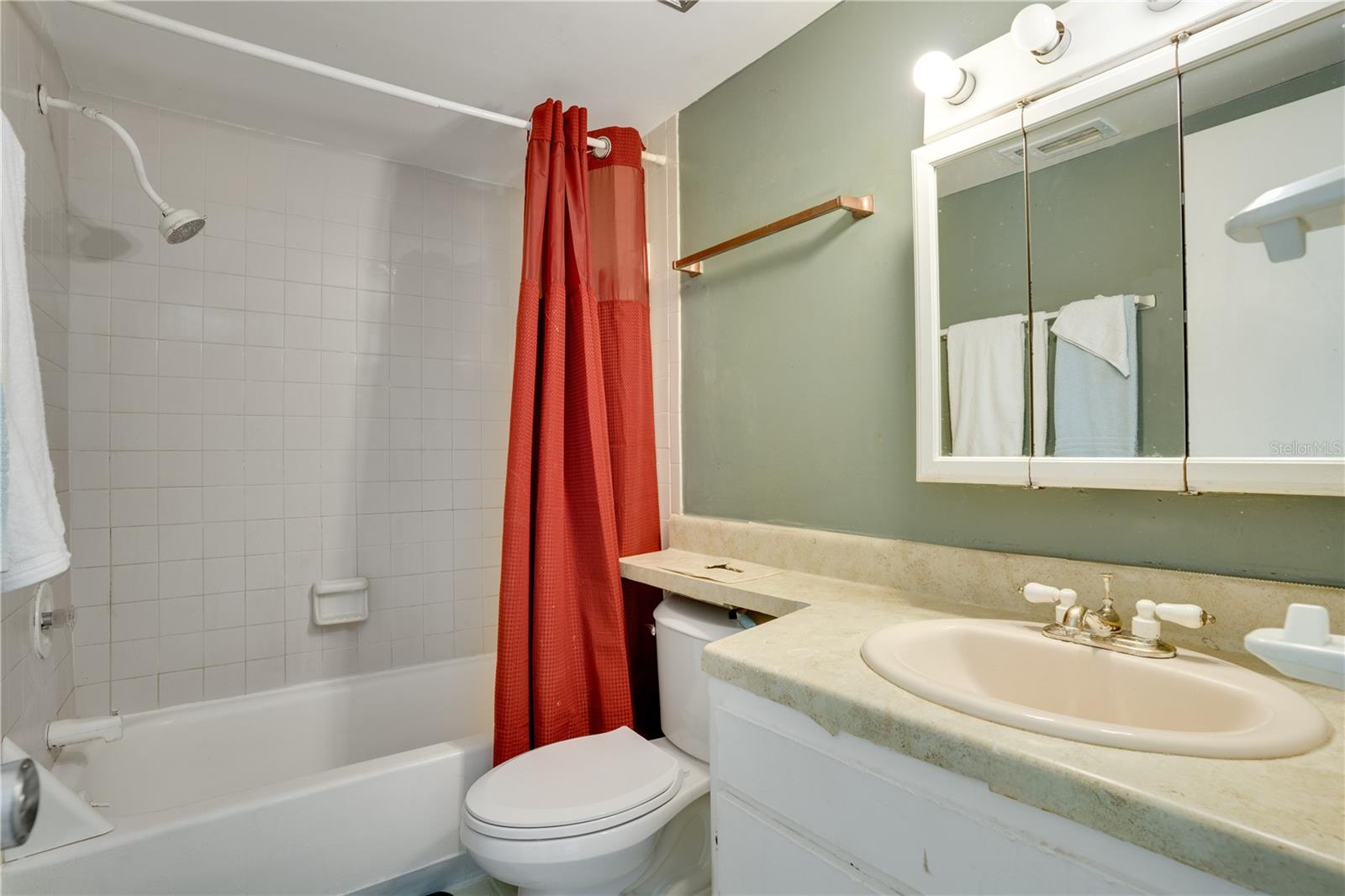 Full Bath 2