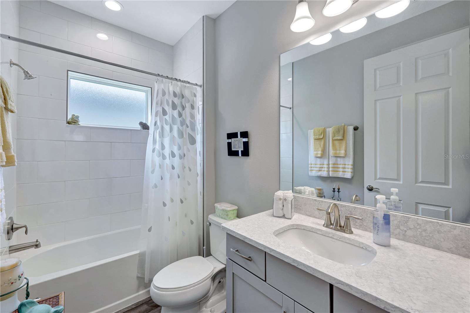 3ER BATHROOM