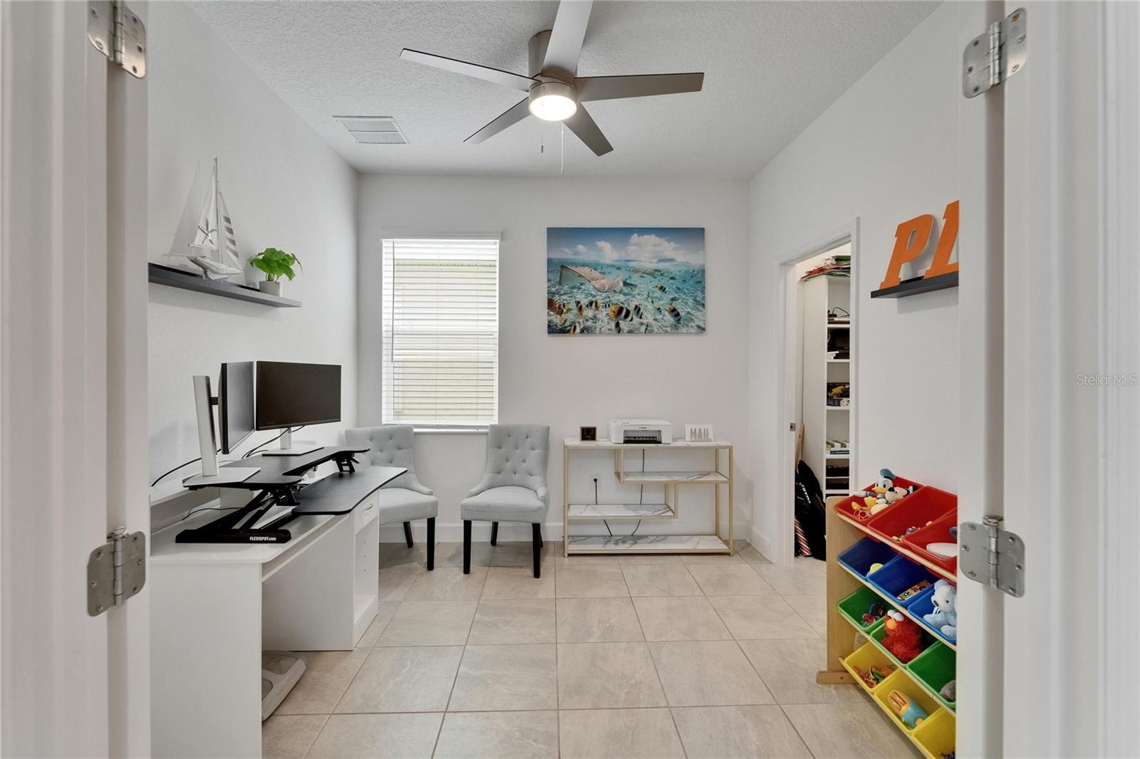1ST FLOOR ROOM/ OFFICE