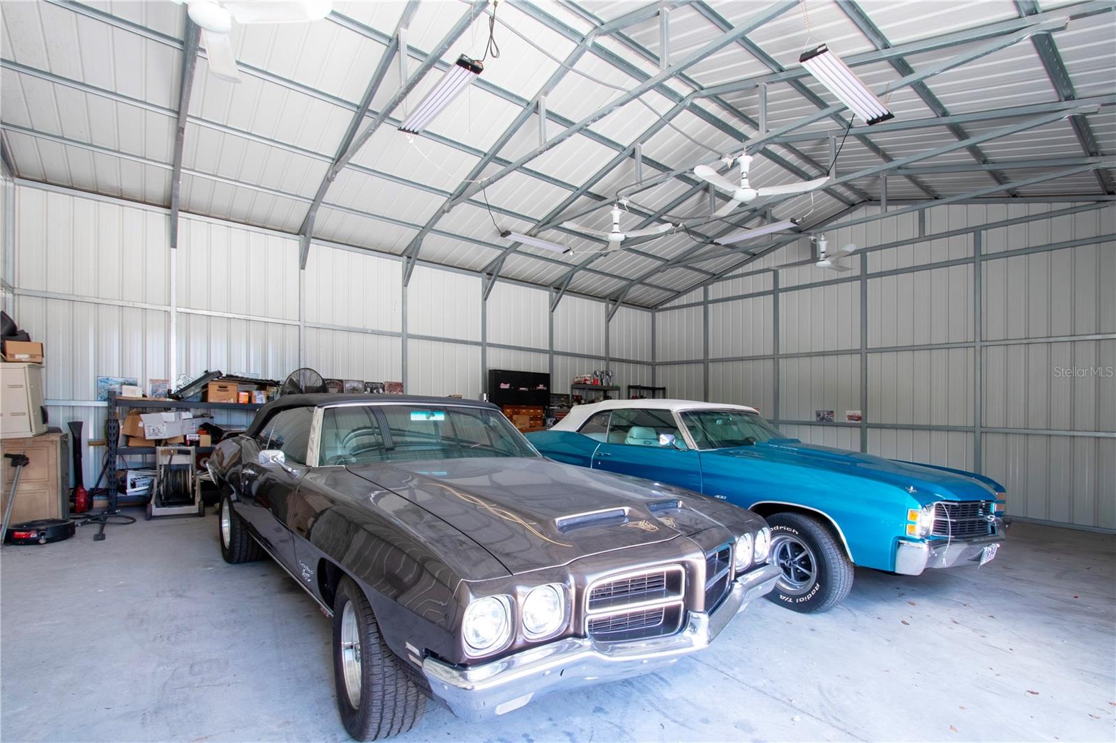 Extra garage for cars, RV, or boat