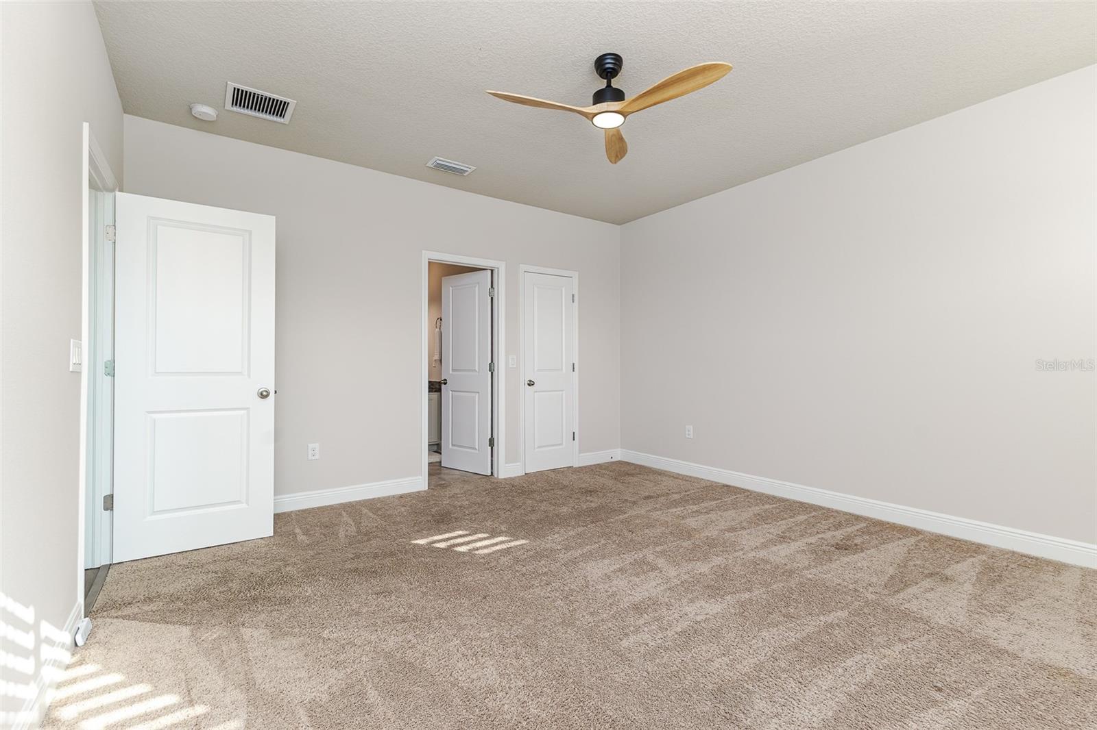 Upstairs en suite