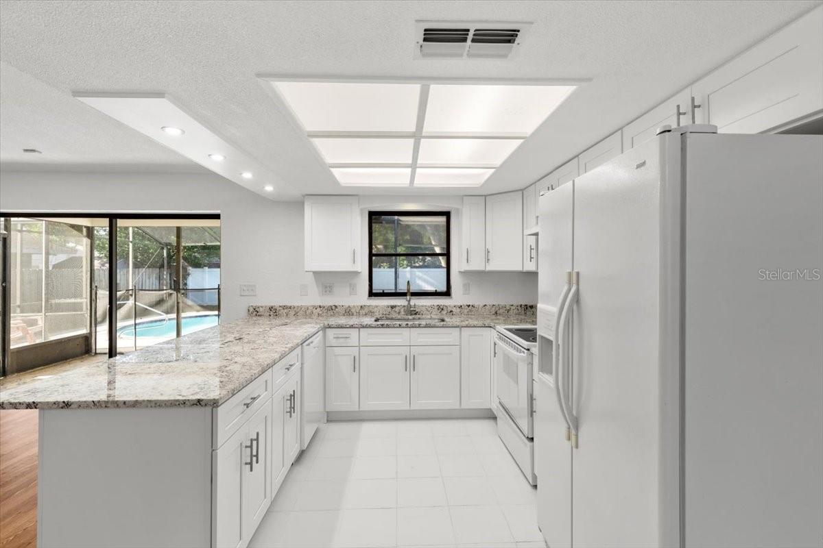 Soft Close White Shaker Cabinets