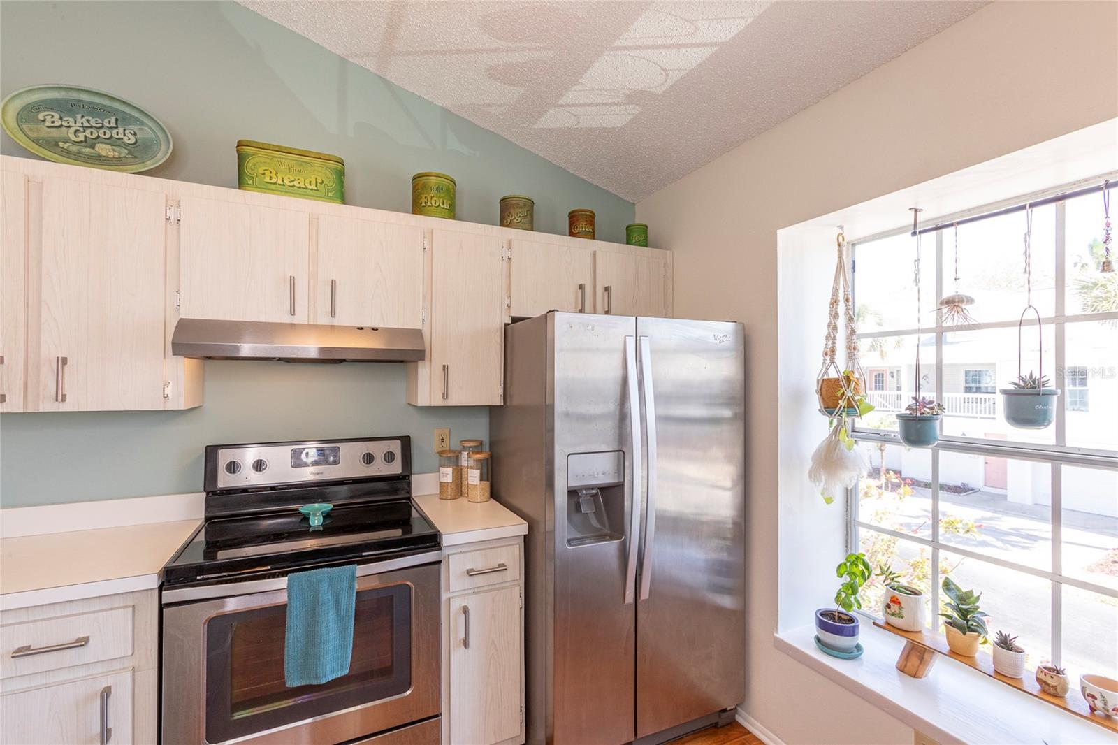 Kitchen w Large Window