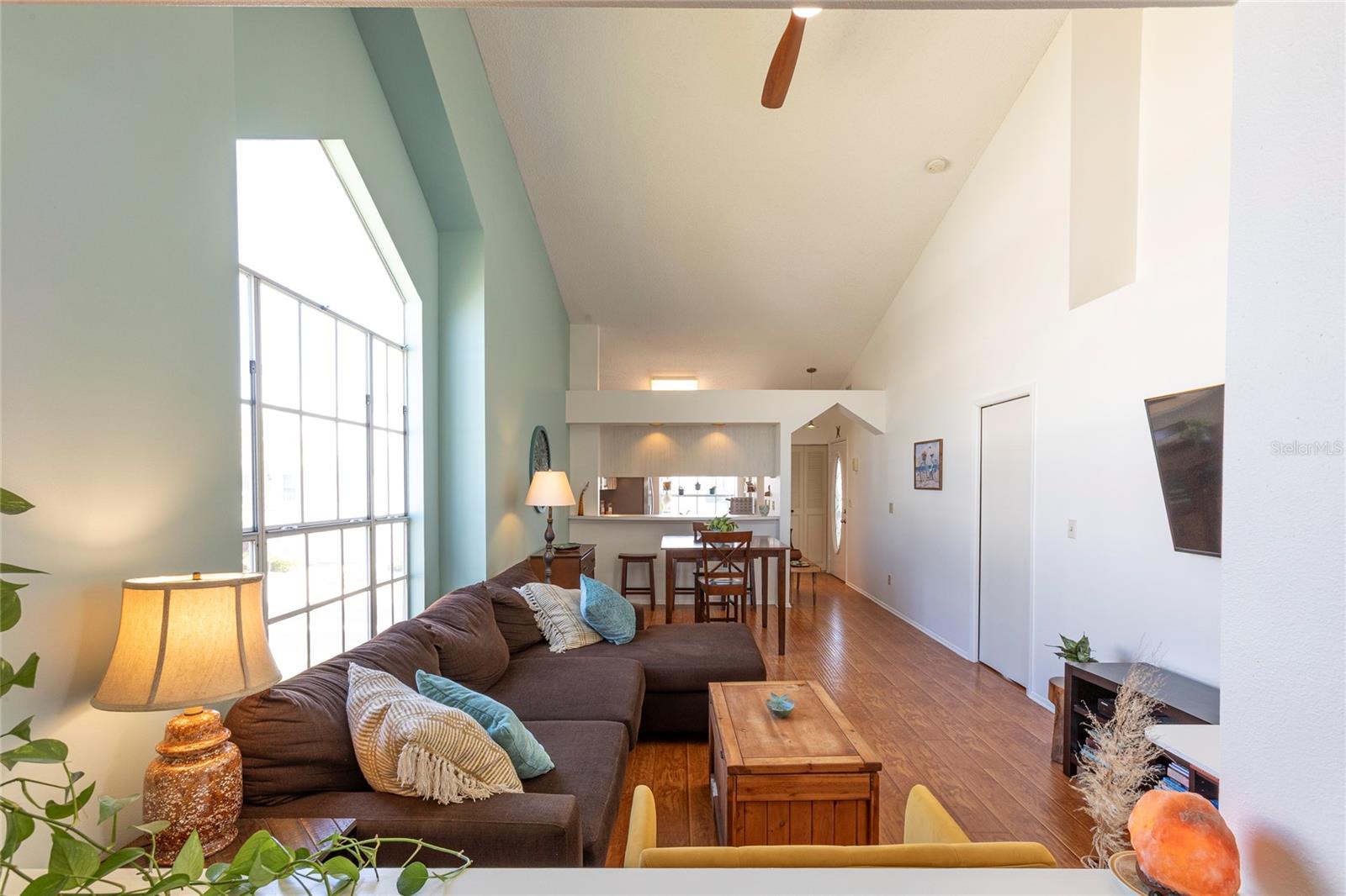 View towards kitchen