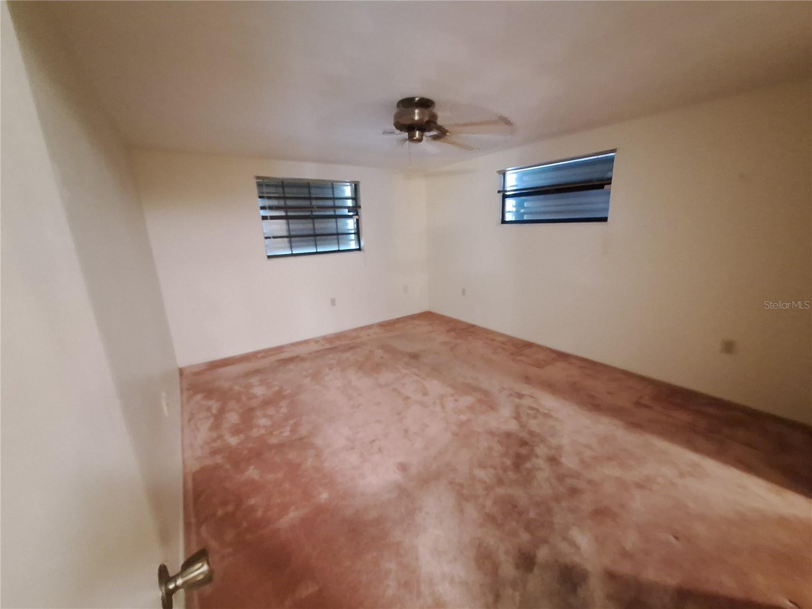 Very spacious room with walk in closet