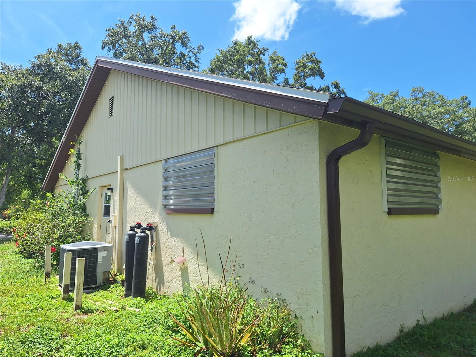 the shutters stack to store