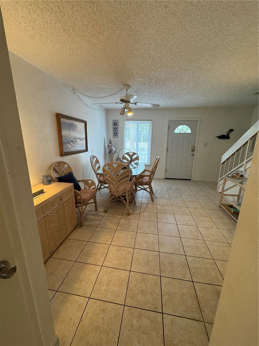Front living/dining room