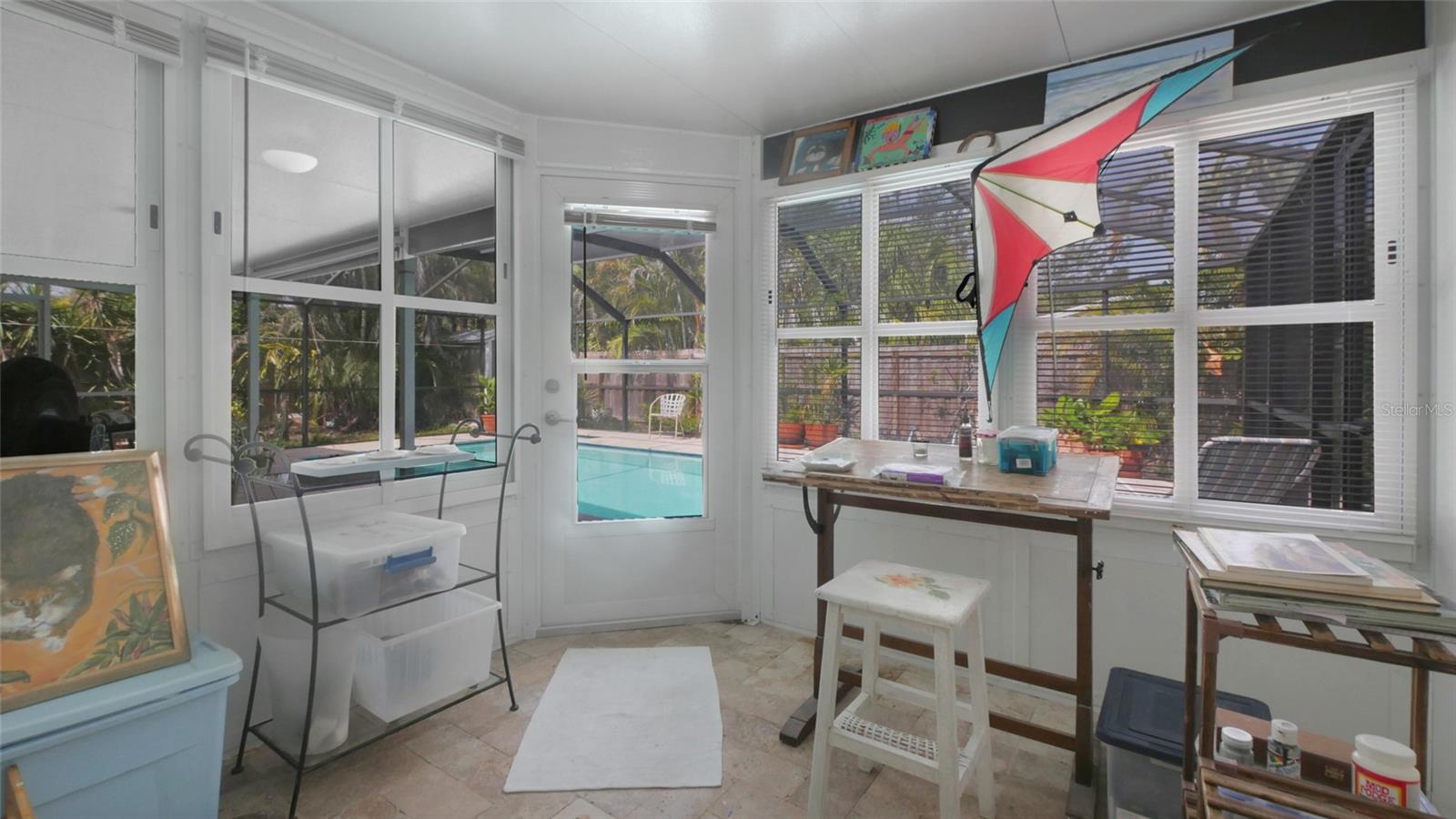 Sun room, office, art/craft room