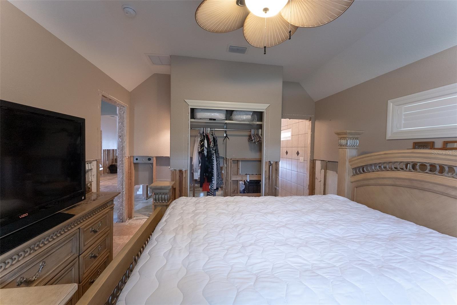 Guest Bedroom w/Ensuite Bath487 Harbor Dr S, Indian Rocks Beach, FL