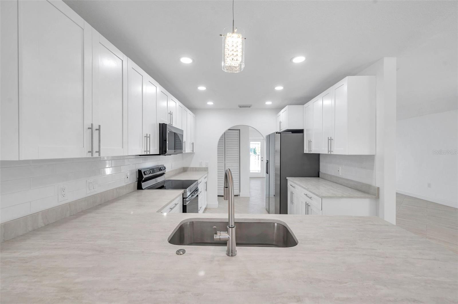 Kitchen with quartz counters