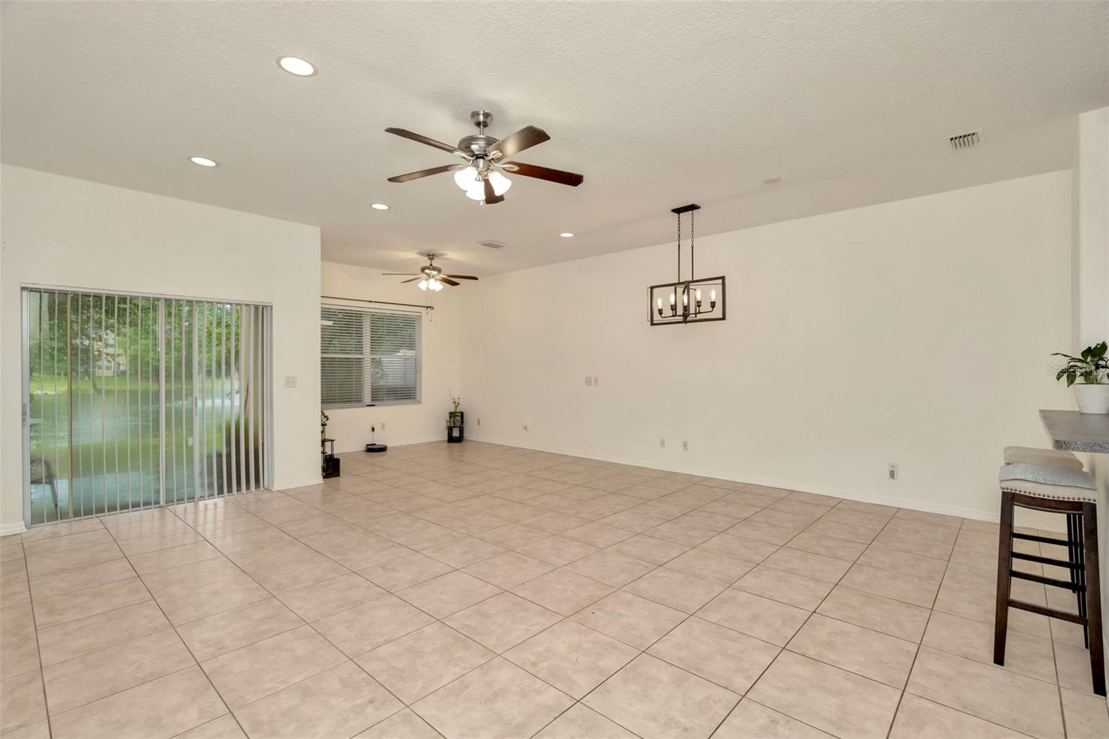 Living/dining/bonus