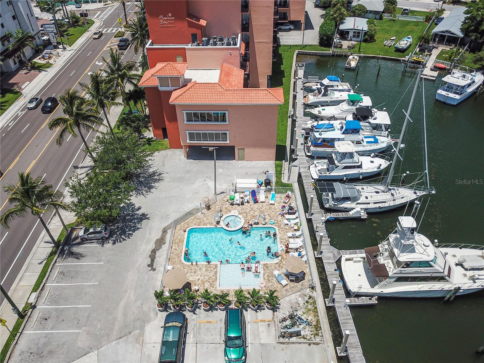 Heated Pool and Hot Tub Located on the Intracoastal