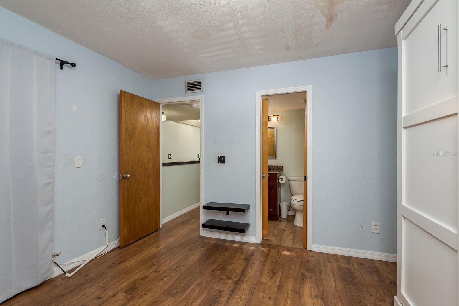 Second floor bedroom w/Murphy bed