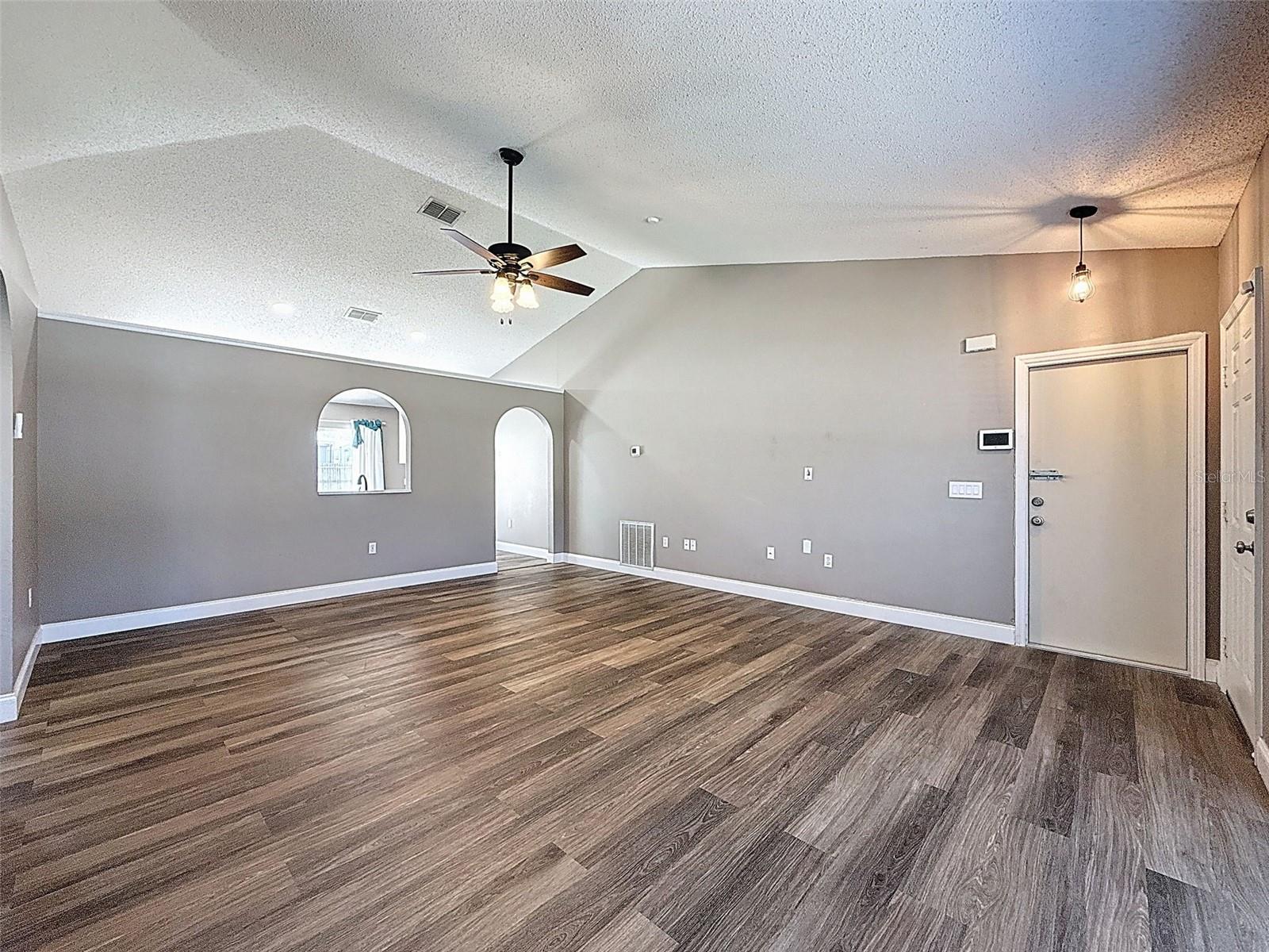Living Room/ Dining Room Combo