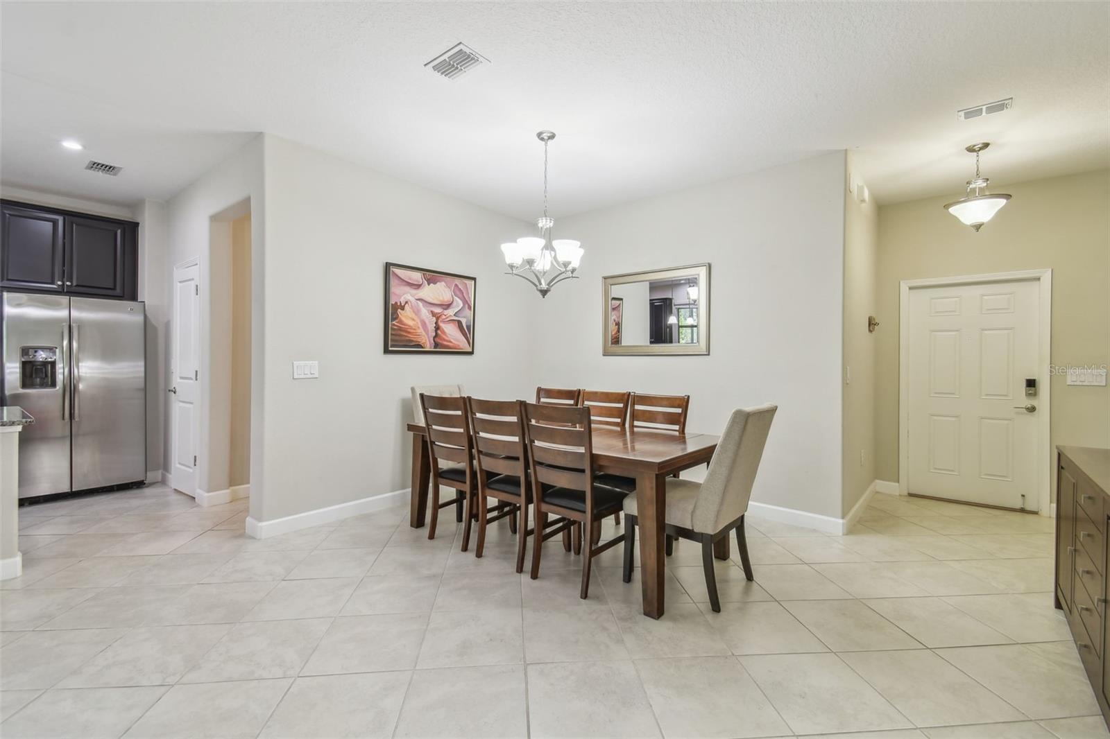 LARGE DINING ROOM