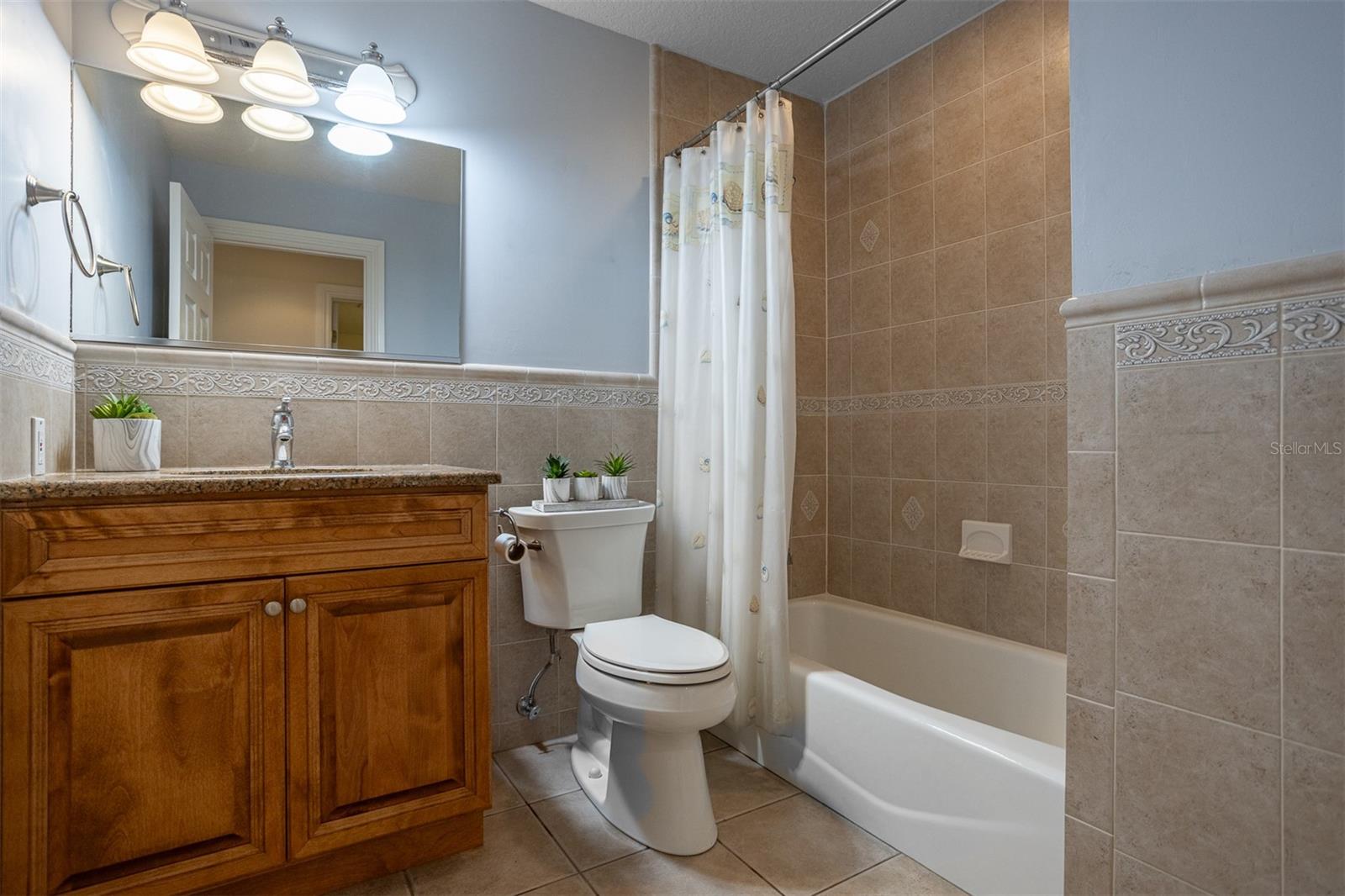 Beautiful guest bath with shower/tub and vanity