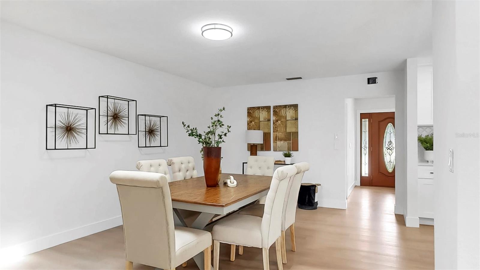 Cozy and open dining room