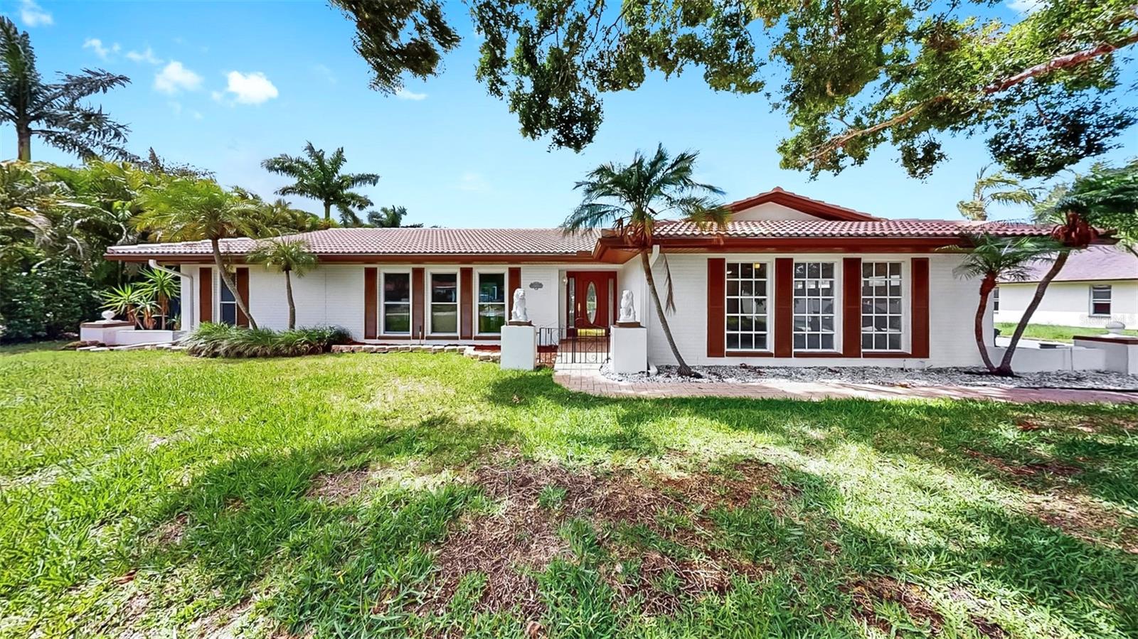 Beautiful curb appeal!