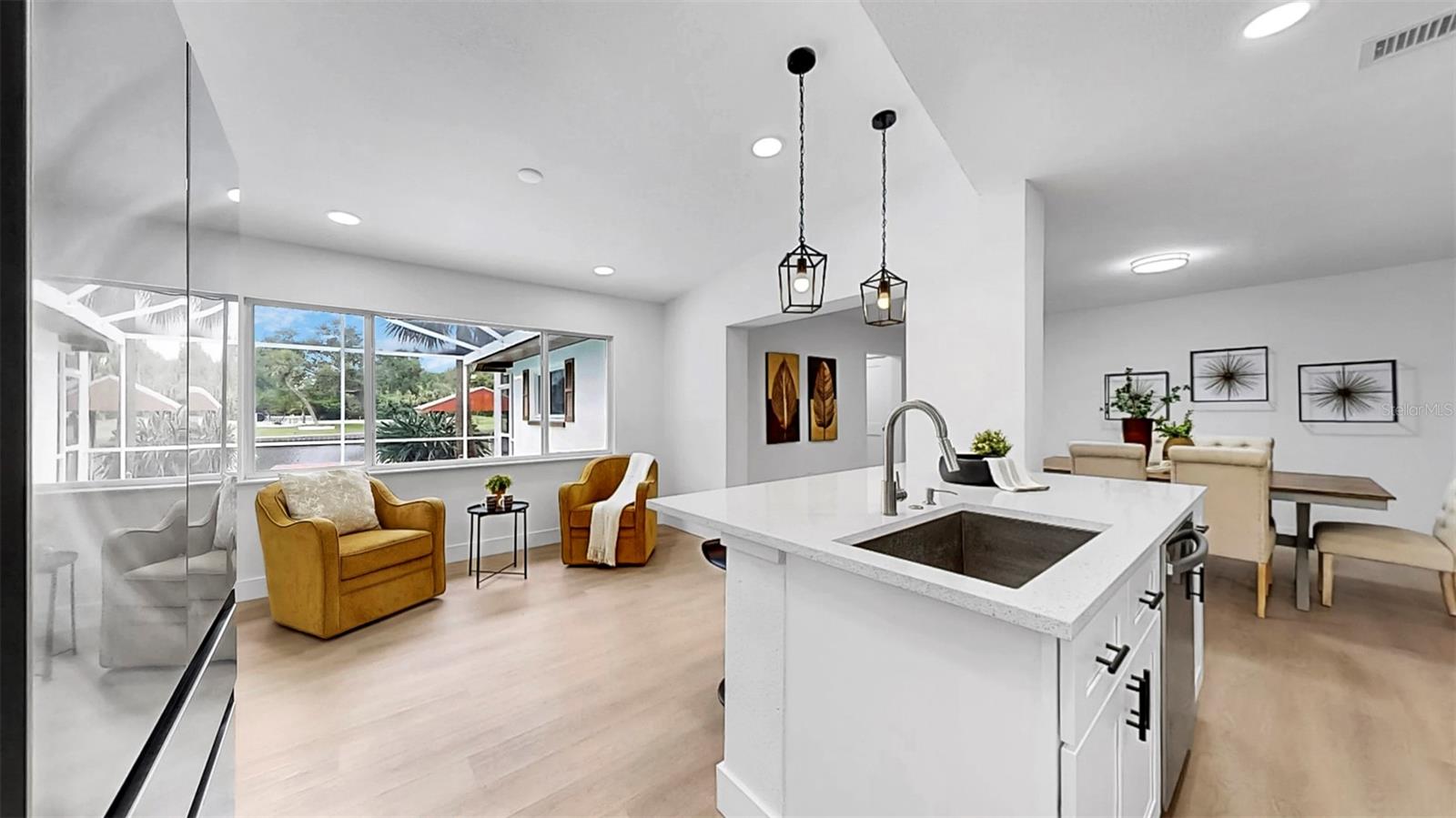 Pool views while you're cooking!