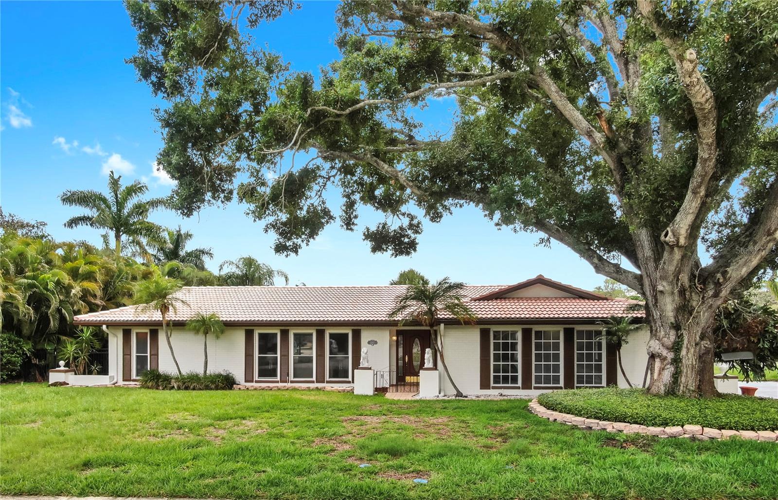Beautiful curb appeal!